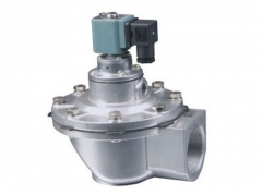 DMF-Z-62直角閥為直角型閥其進(jìn)出口之間的夾角為90℃，它適用于儲氣筒與除塵噴吹管的安裝連接，氣流暢通，能提供符合要求的清灰氣脈沖