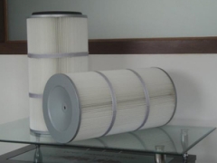 常用除塵濾筒采用進(jìn)口纖維聚酯濾材，纖維耐磨性好，比傳統濾材更能提高過(guò)濾風(fēng)速