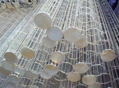 除塵器骨架也稱(chēng)除塵框架，又稱(chēng)除塵袋籠，是采用高精設備一次焊接成型的布袋除塵器配件。